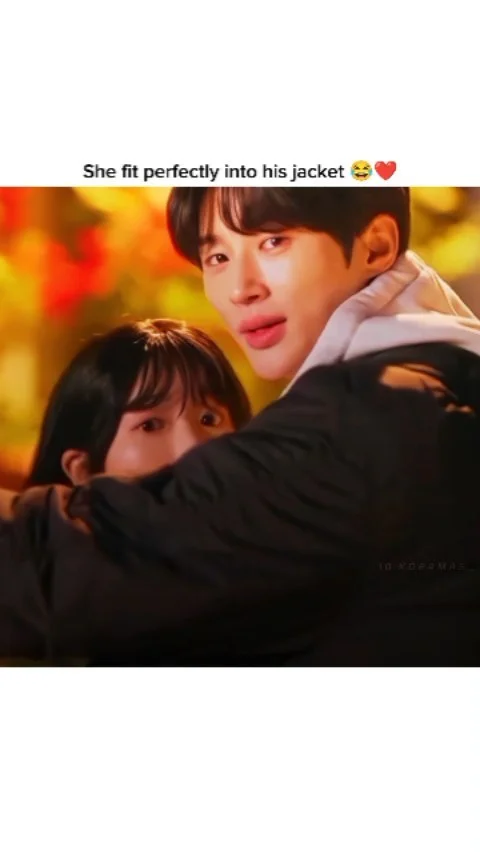 She fit perfectly into his jacket 😍❤️

.
#lovelyrunner #byeonwooseok #kimhyeyoon #kdramas #kdrama #kdramaedit