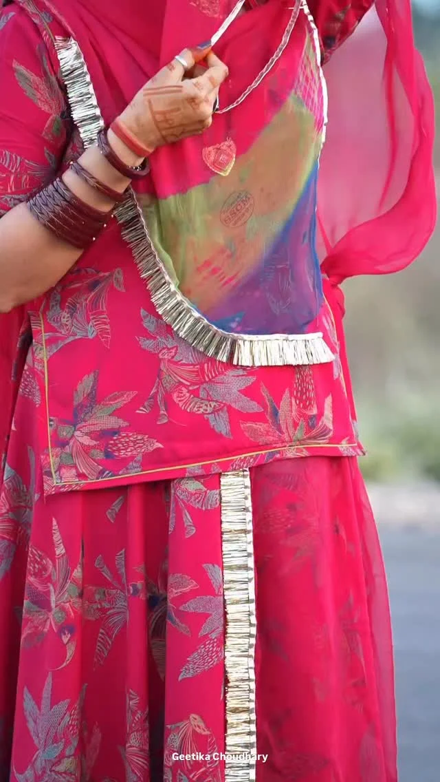 कैसा लगा सॉंग 😍

Outfit By ~ @tater_silk_mills #geetikachoudhary #trending #rajasthan