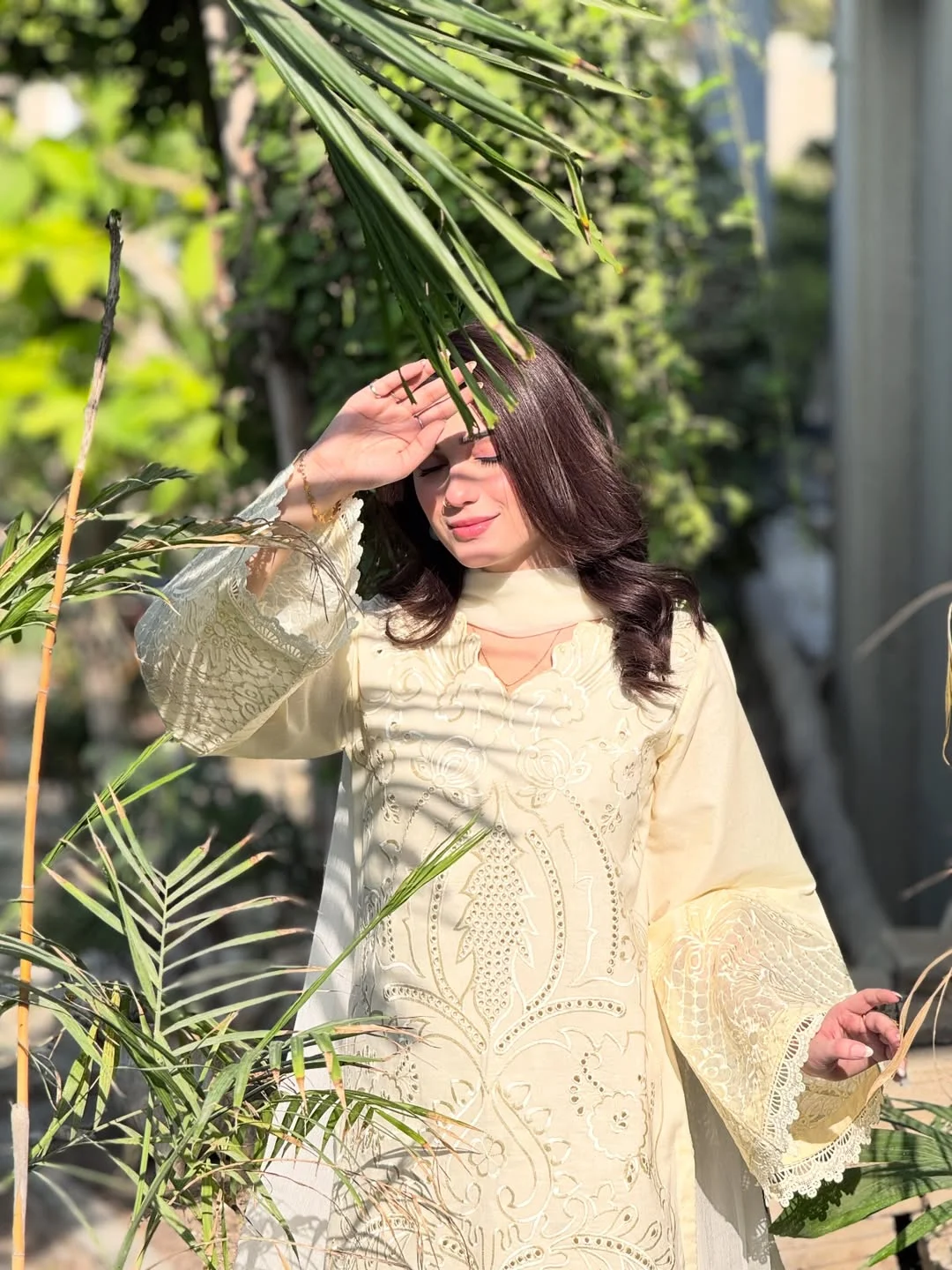 میری زندگی ہے تو 🫶🏻

Outfit: @sadasleekofficial 

#newpost #new #instagram #gram #white