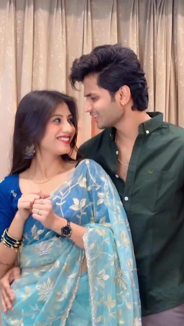 Pyar karungi ❤️ @rushikesh_18 

#romantic #couple #rushiaaru #marathi #love