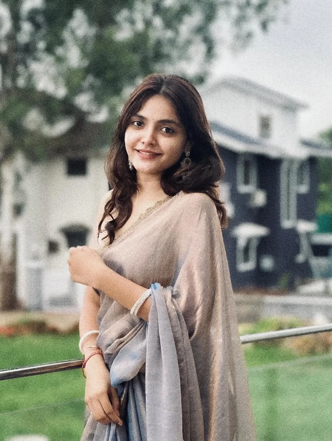 Wrapped in grace, tied with love.🤎
.
.
.
.
.
#aaryakulkarni #instagram #instapic #post #postoftheday #explore #instafashion