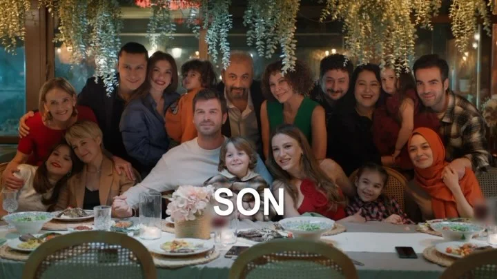 Aile; yalnızca kan bağıyla değil can bağıyla, sevgi bağıyla bağlı olan herkestir. Bizden bu kadar, hoşça kalın.❤️

 #Aile #AileVeda @ayyapim @showtv 
@kivanctatlitug @serenayss @nursurerofficial @cananerguder1 @yusrageyik @ipeksiciceksi @umutcanutebay @abdurrahmanyunusoglu @alisavasci_official @ipektenolcay @alpercaxn @sirinsultansaldamli @zeynep_yuce