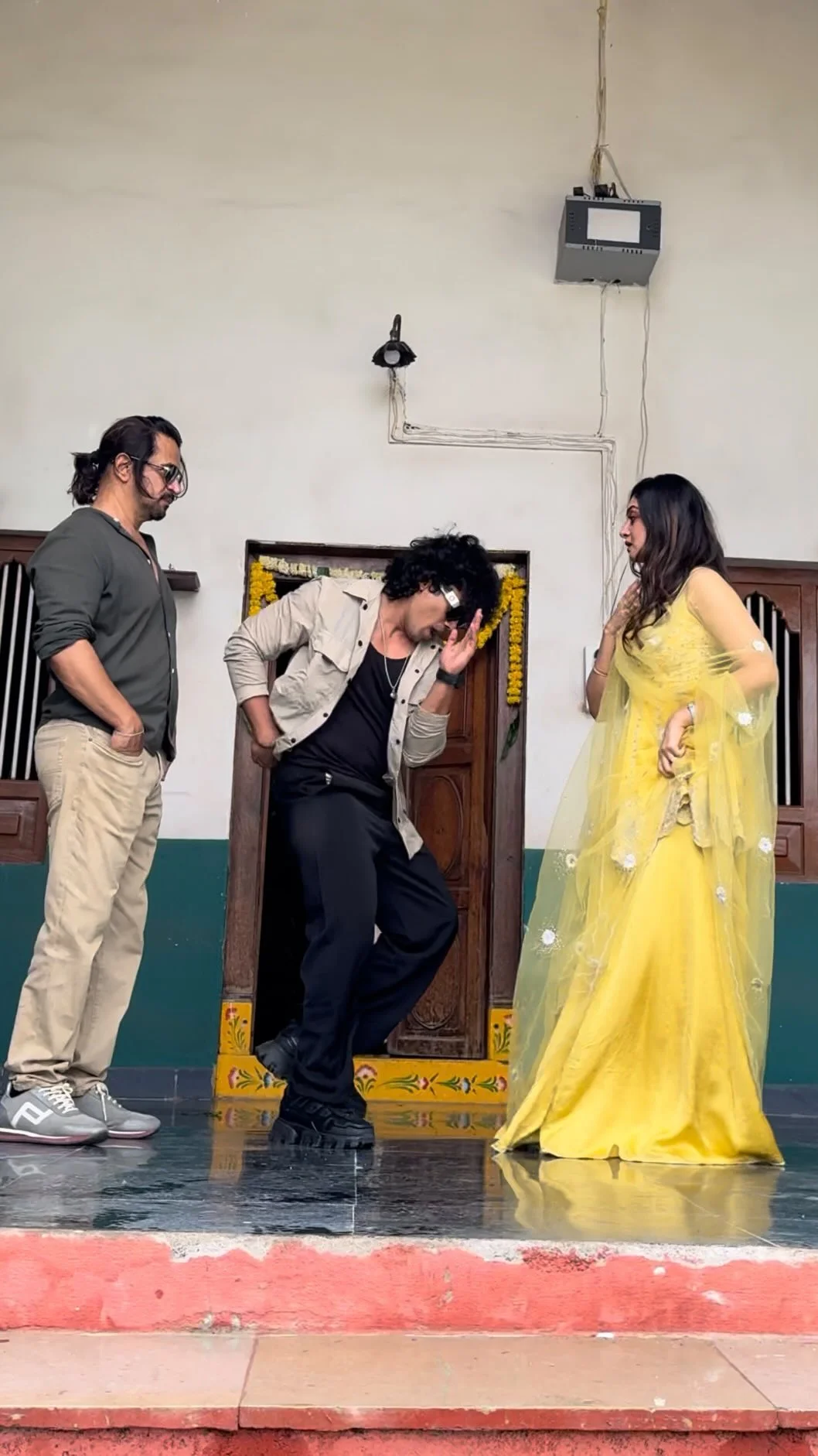 Ye Oorikelthave Pilla 🕺 
With beautiful @aishwaryaarjun 💛 
Didn’t expect the entry from @arjunsarjaa sir 🏃‍