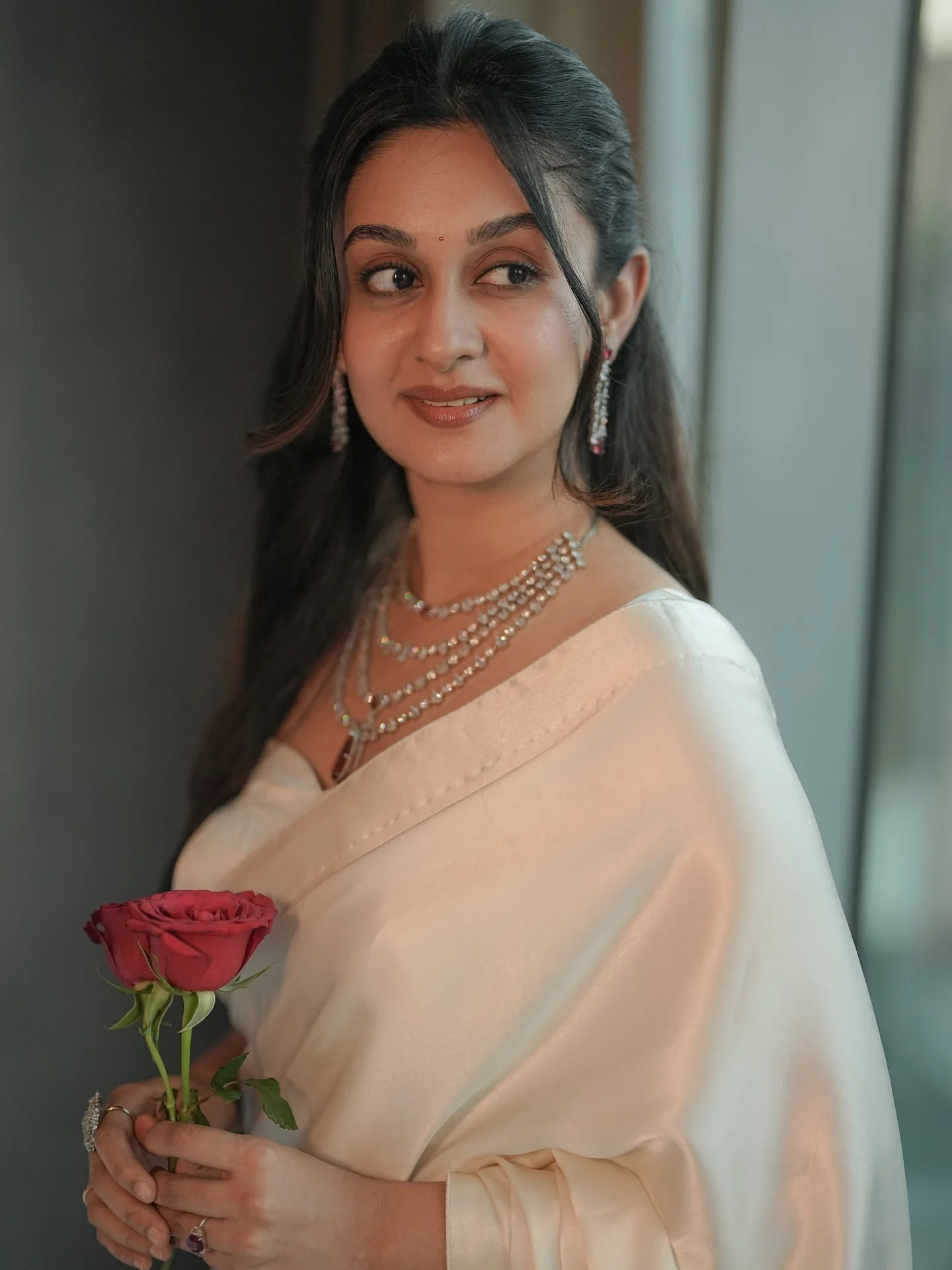 #SeethaPayanam 🌹 

Styled by @khushi_jagadisha 
Photography @chanduphotography._ 
MUAH @aishwaryaarjun 😜✨