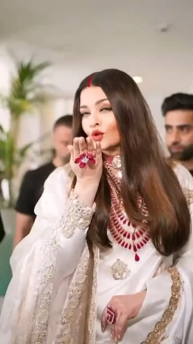 💖#lorealpariscannes #lorealparis #cannesfilmfestival #worthit @lorealparis