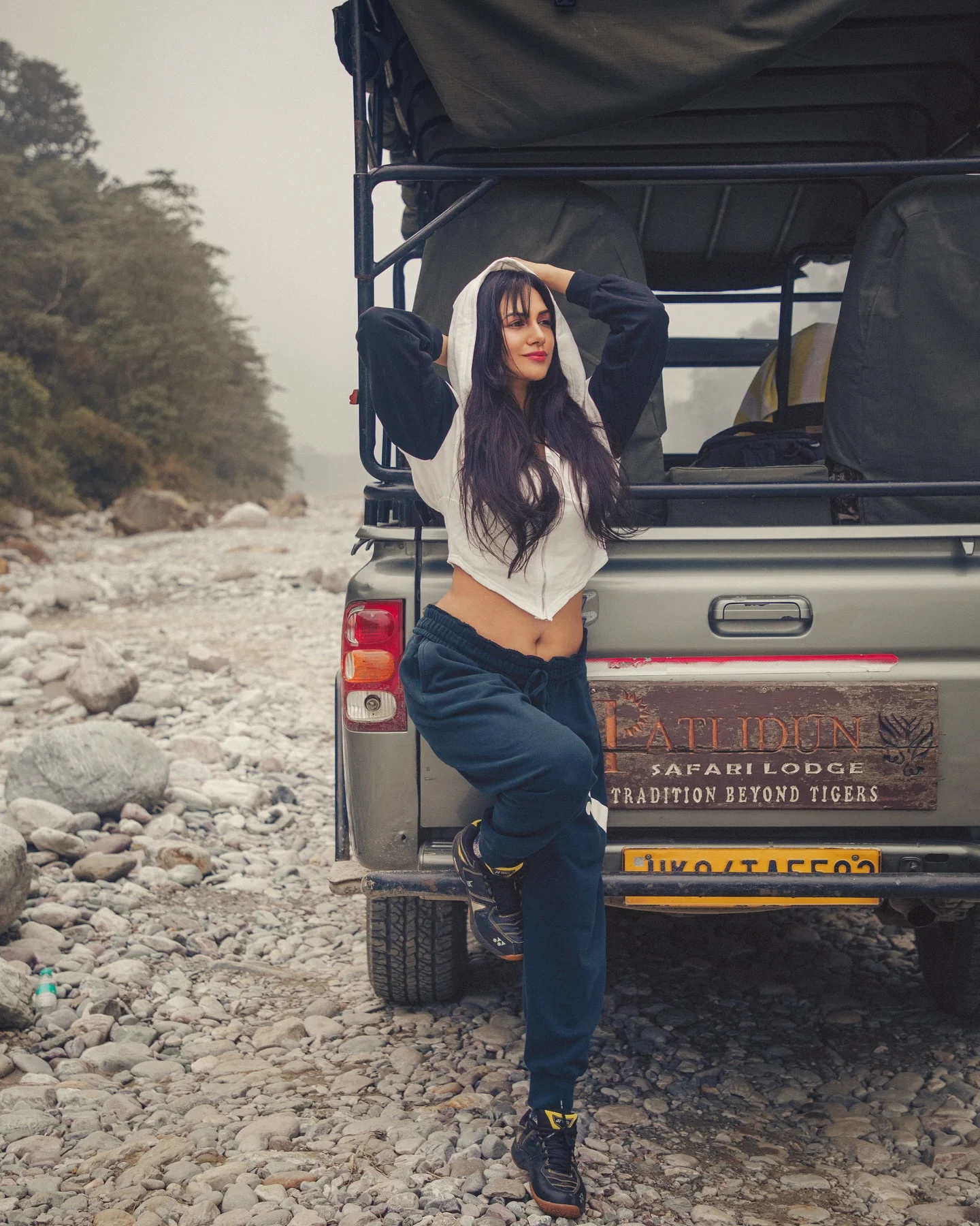 aaja meri gaadi mai baithjaa 😎😎😎😜
.
📸 @artographybysagar 
.
.
.
.
.
.
.
#travelgram #indiagram #travelindiagram #uttarakhand #uttarakhandheaven #pahadi #pahadigirl #travelphotography #photoshootideas #travelrealindia #traveldiaries