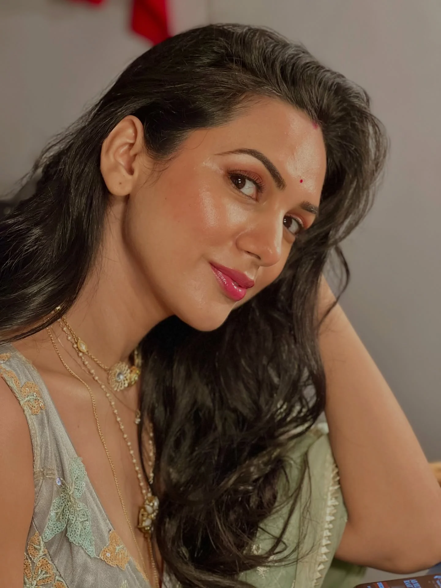 Walking in her shoes …….. ✨MALINI✨
.
#photodump #akankshachamola 
#actorslife #saree #curvywomen