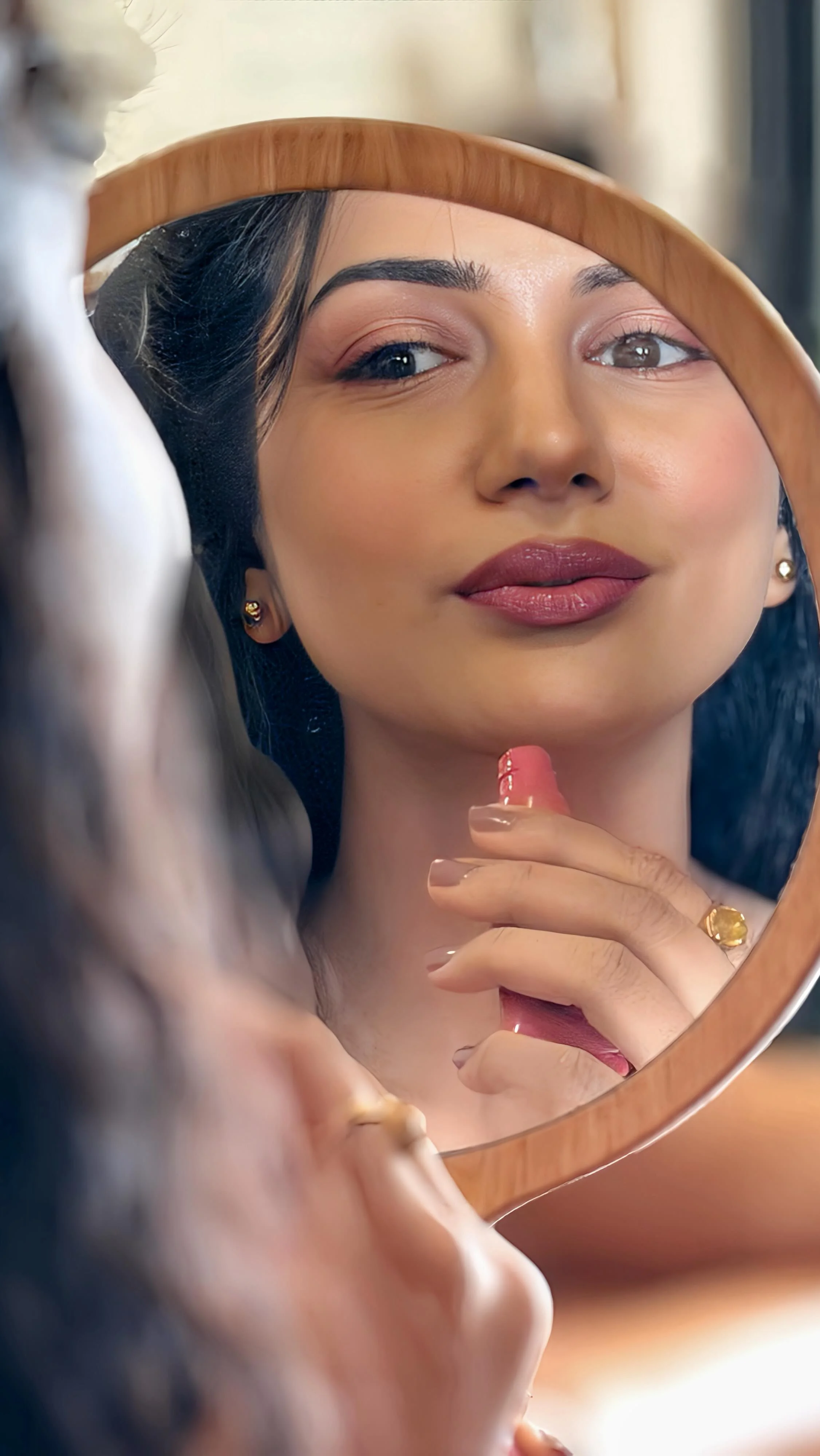 ✨ Soft Glam GRWM ✨ 
#akankshachamola #grwm #makeuptutorial #transition #mumbai 
.
.
watch the uncut version on