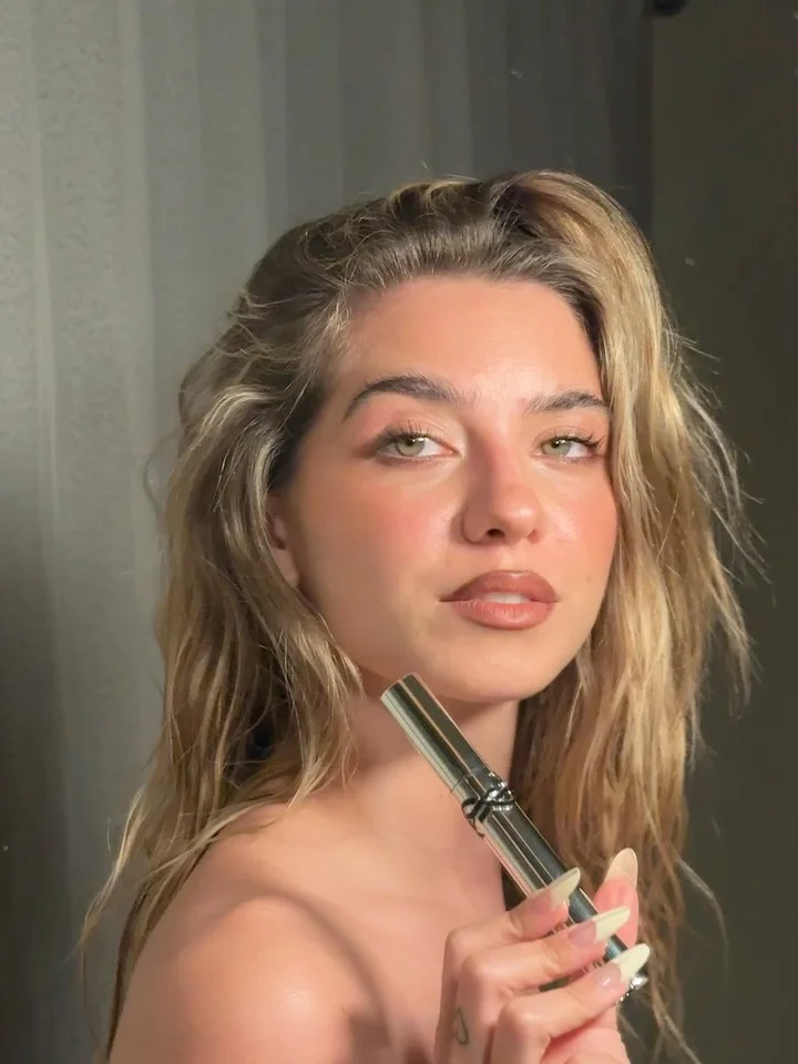 #ADV @yslbeauty se scorrendo questo post ti è arrivata una folata di vento, scusami, sono le mie lunghissime e foltissime ciglia!
Come posso farmi perdonare????? #yslmakeup #lashlatex #mascara