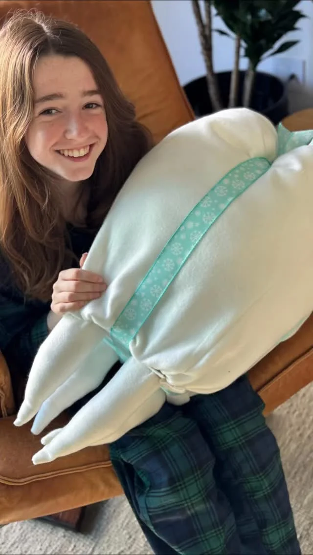 If you request toothpaste for Christmas don’t be surprised when your gift shows up shaped like a tooth 🤩✨🦷 How did I do? 

#diycrafts #crafting #craftcorner