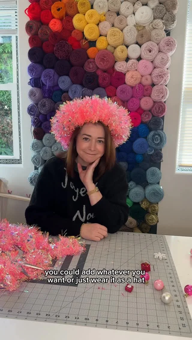 With the holidays right around the corner, here’s a super easy 5-minute wreath using just two materials! Simpl