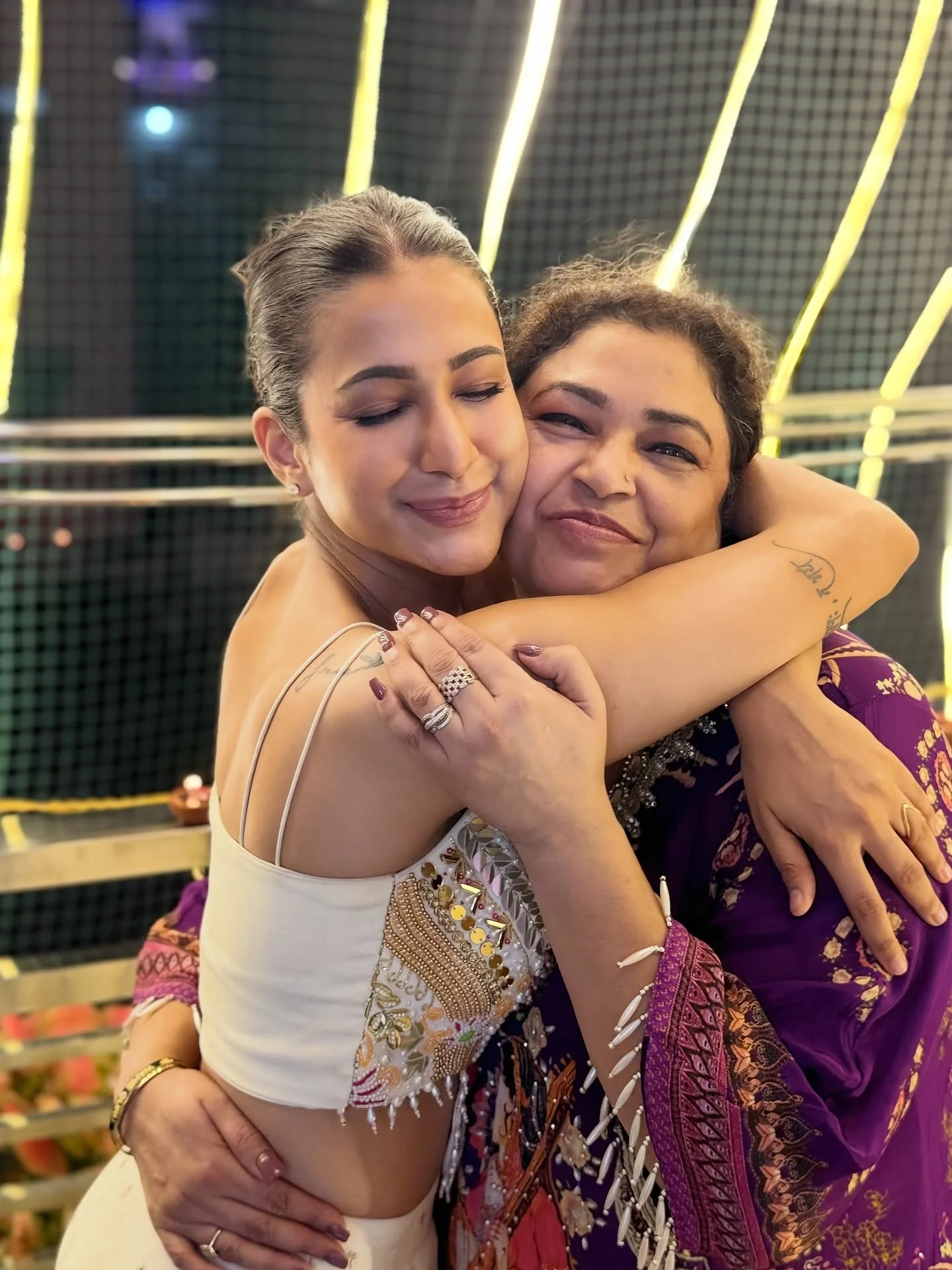 Dilli wali Diwali 🪔 
.
.
.
.
Outfit @shivaliahmedabad
PR @sonyashaikh 
#amandeepsidhu #diwali2025 #family #to