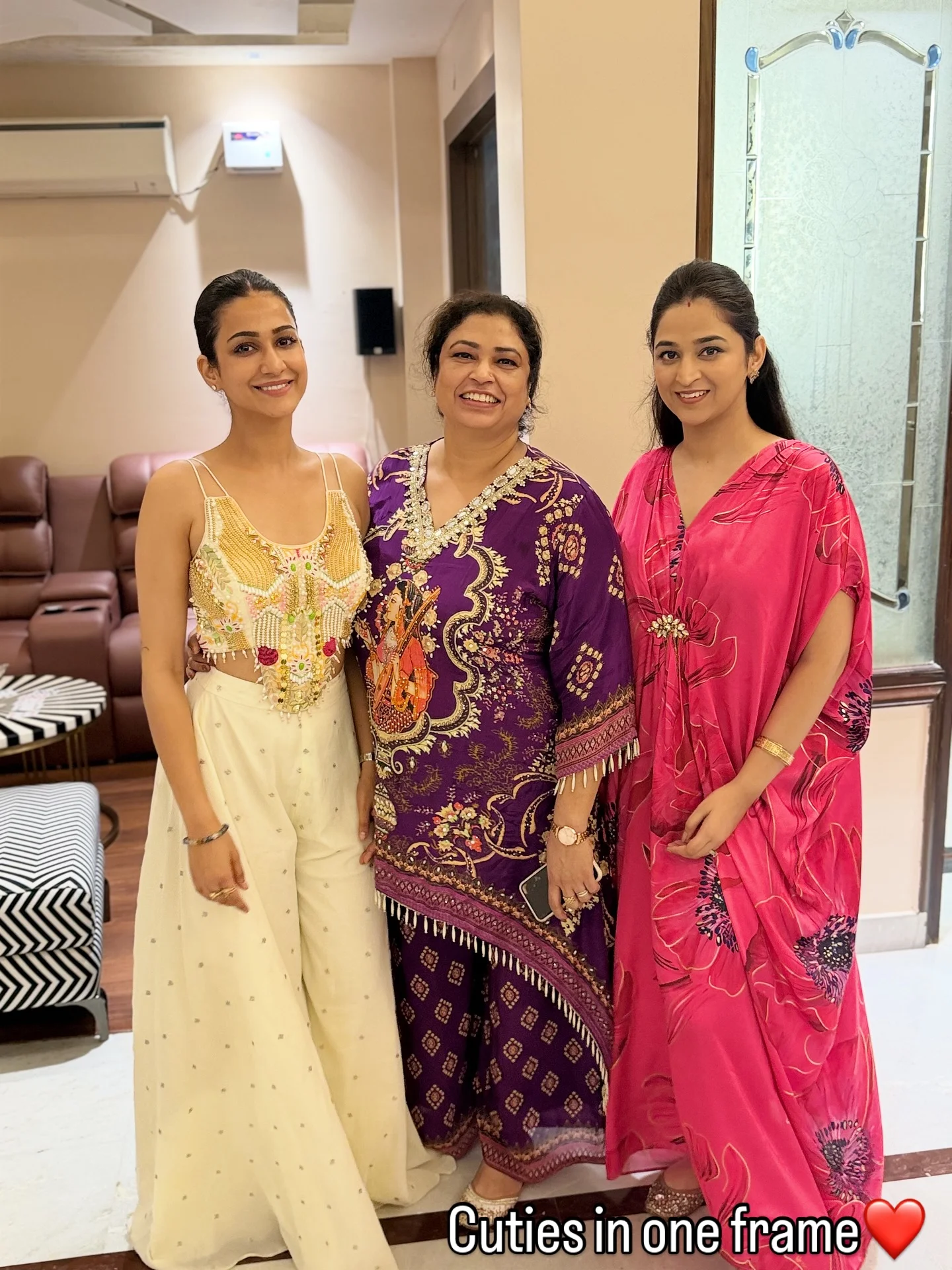 Dilli wali Diwali 🪔 
.
.
.
.
Outfit @shivaliahmedabad
PR @sonyashaikh 
#amandeepsidhu #diwali2025 #family #toodles