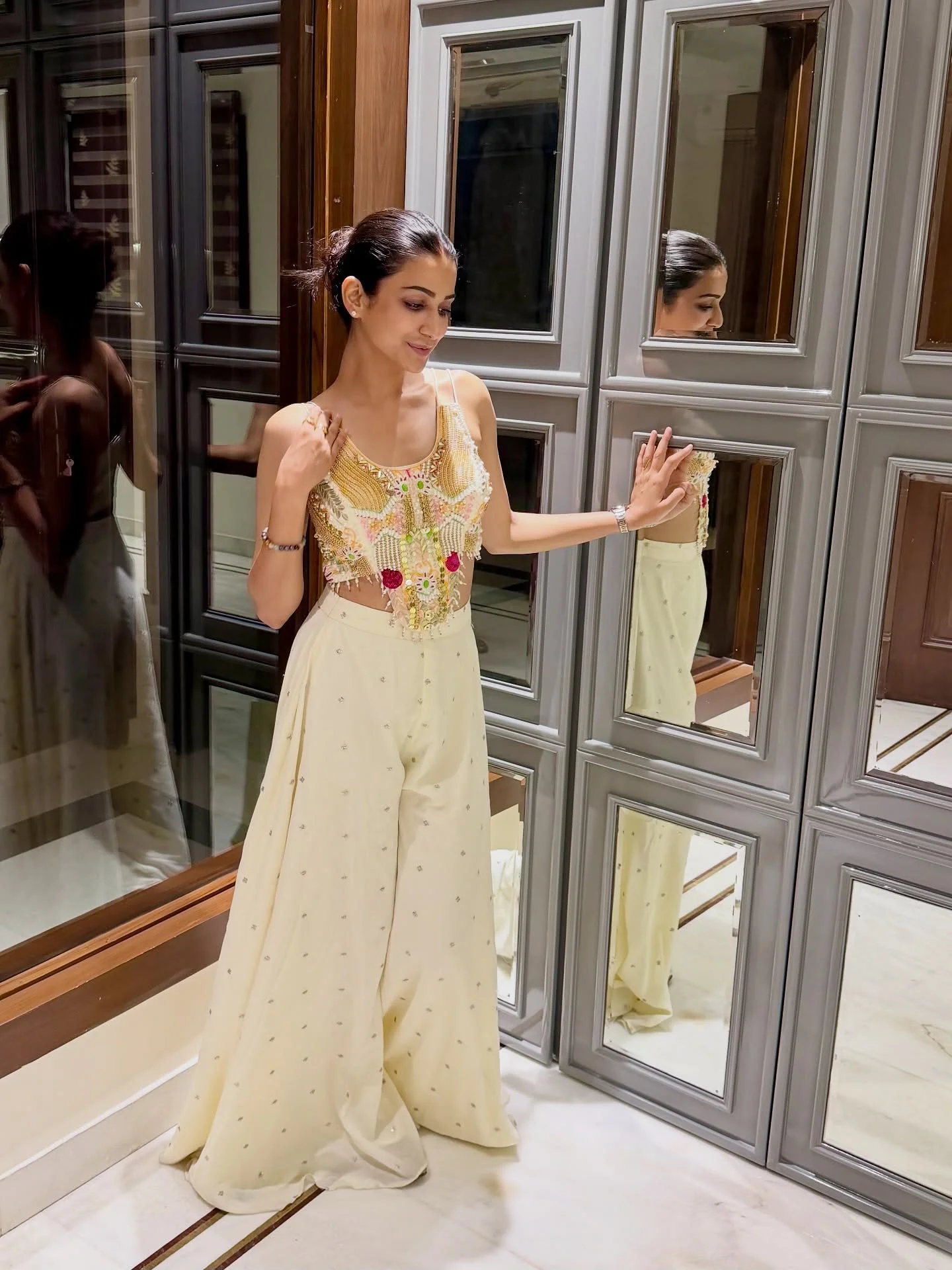 Dilli wali Diwali 🪔 
.
.
.
.
Outfit @shivaliahmedabad
PR @sonyashaikh 
#amandeepsidhu #diwali2025 #family #toodles