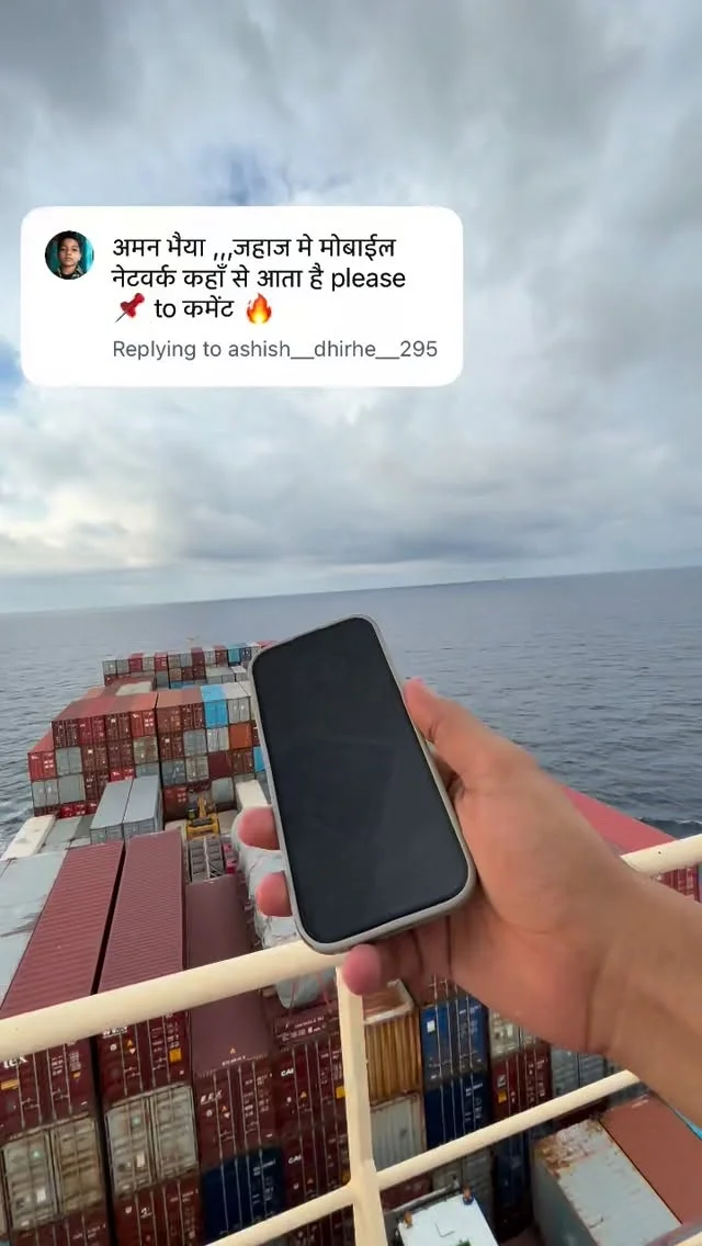 Ship Pr Satellite InterNet Chalta h📱🛜🚢 #trend #merchantnavy #explorepage #starlink #internet