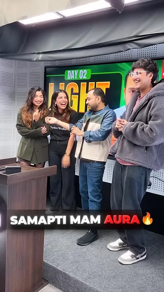 Aura ka to nhi pta but had a lot of fun meeting an old sapoli @ruchika_.rathore and this guy @triggeredinsaan  who is extremely sweet🫶! Backstage pe bhot fin conversation rahi with both of them!
Baki @alakhsir_pw sir to hai he best, lovely surprise sir!
#explore #samaptisinhamahapatra #samaptimam #sapolaarmy #neet